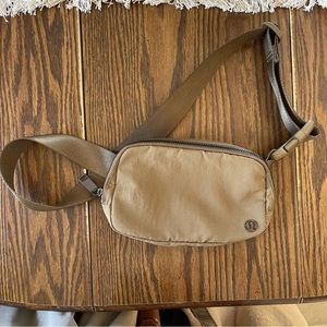 Lululemon everywhere belt bag